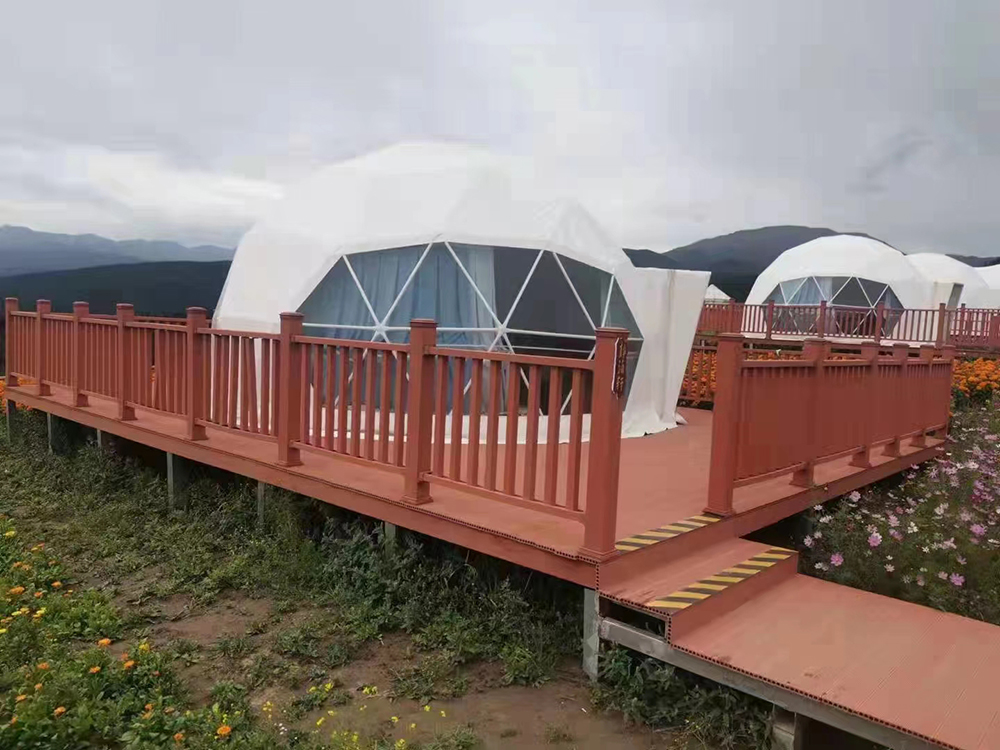 森林公园露营木塑地台